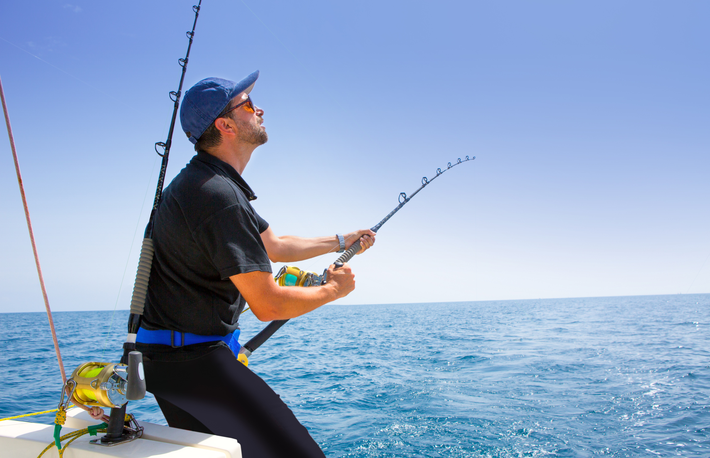 Blue Sea Offshore Fishing Boat with Fisherman